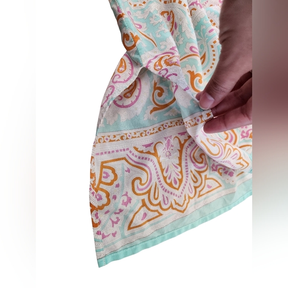 J. McLaughlin Geometric Large Long Sleeves V-Neck - Picture 5 of 8